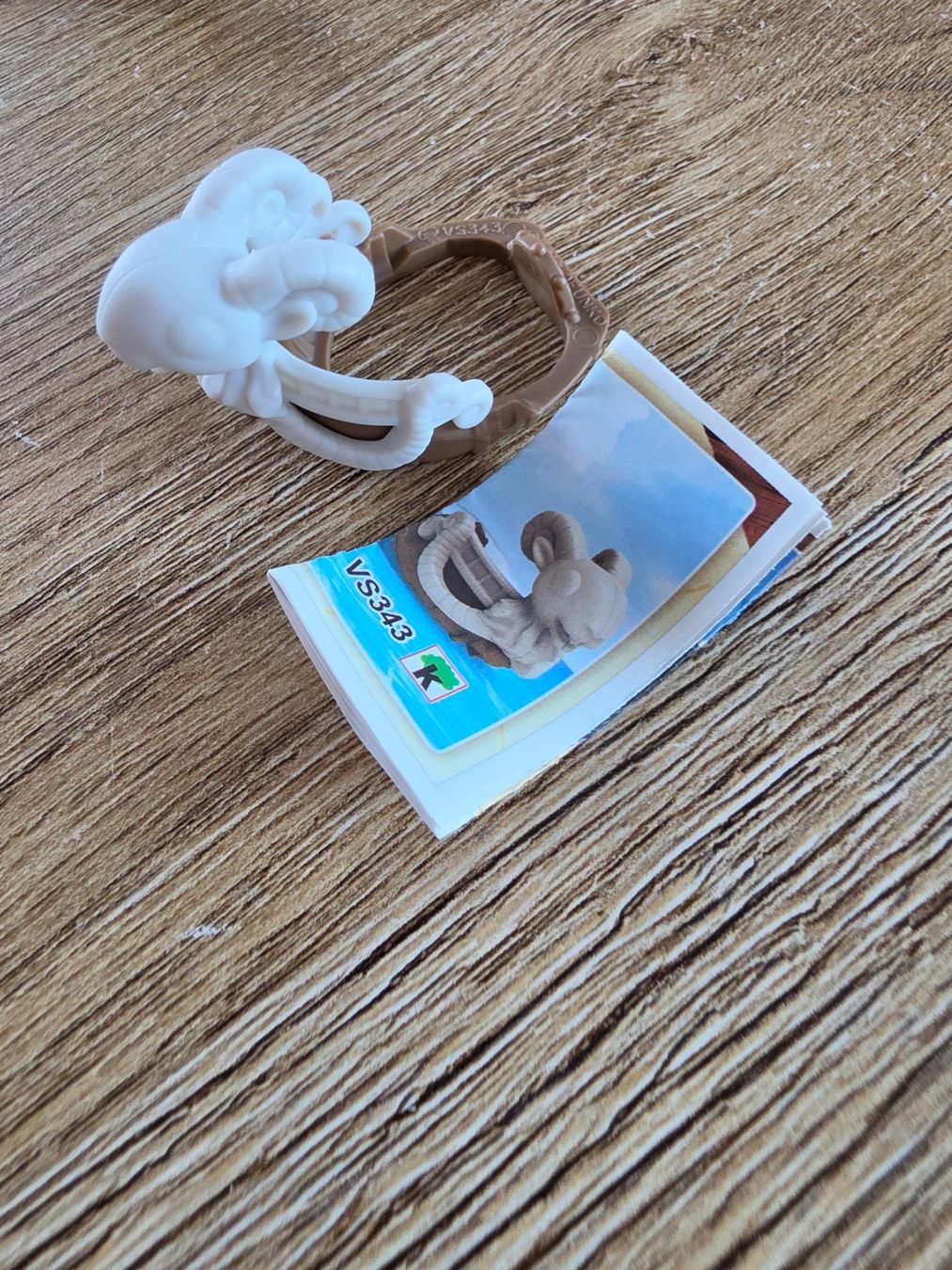 Spielzeuge: Kinder Joy One Piece Going Merry – Gebraucht aus Olten von giu_w8pd