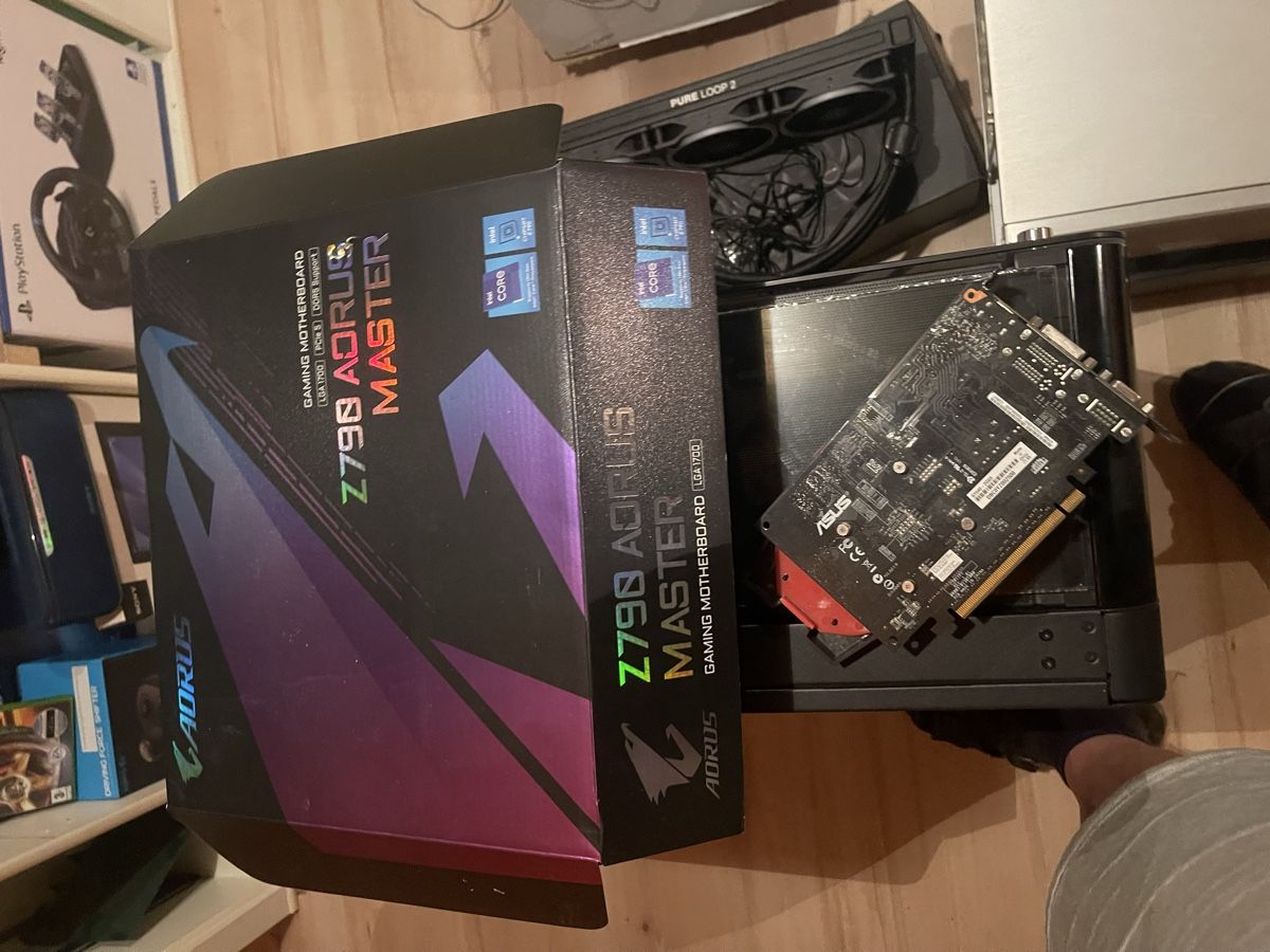 PC: Diverse Pc Komponente und Notebooks  – Usato da Edlibach venduto da sonypower89 3