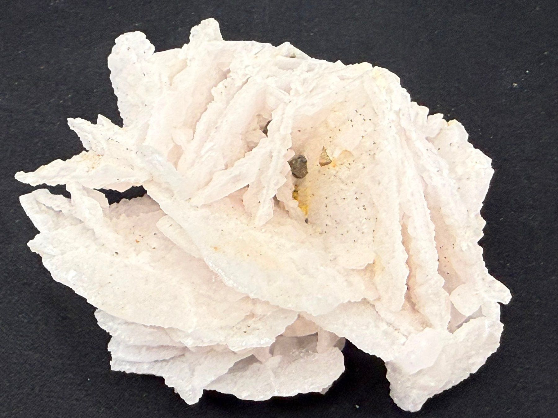 Minerali & Pietre curative: Calcit var. Manganoan (UV-Pink) – Usato da Schinznach Bad venduto da Demerald 6