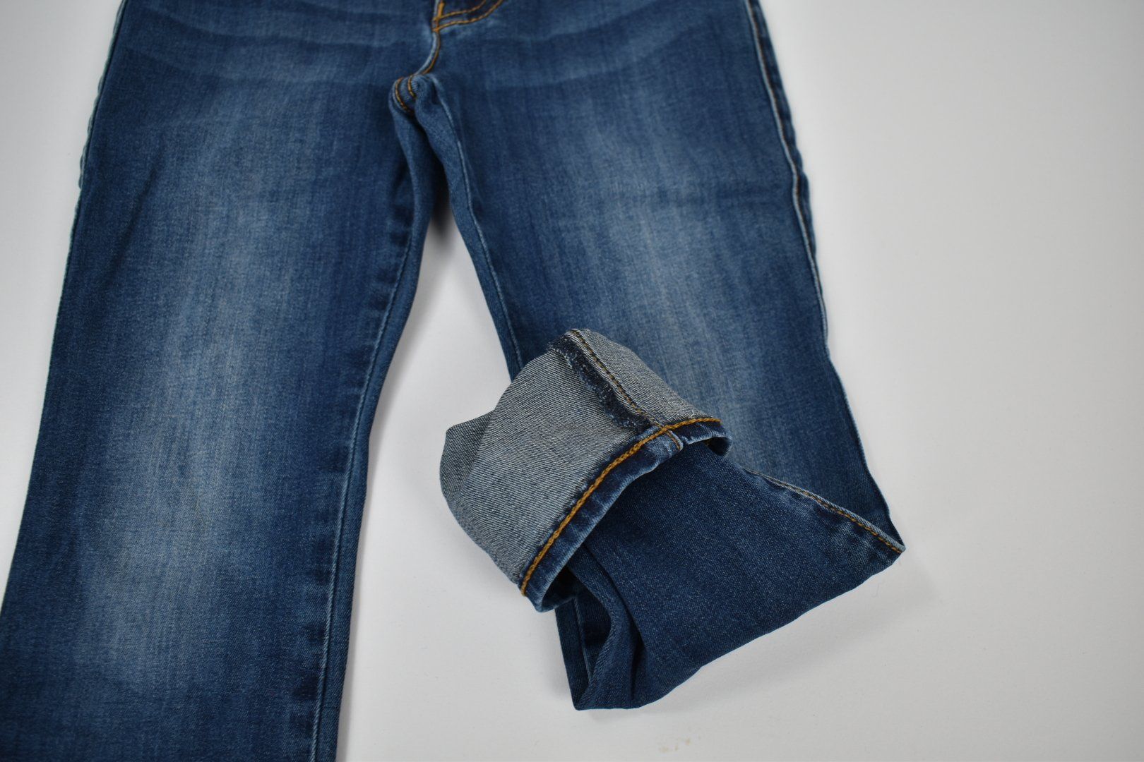 Armani Pantaloni: Armani Junior Jeans, Mädchen, Gr.104, skinny – Usato da Nürensdorf venduto da 2ND_STORY 2