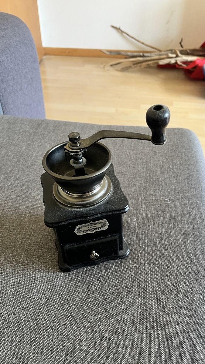 Elettrodomestici da cucina: Kaffemühle Holz Schwarz Vintage – Usato da Bibern SO venduto da Alpmann13 1