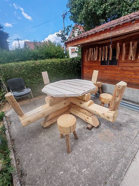 Tische: Table hectogonale en rondins – Gebraucht aus Salavaux von phi_g8r2 1