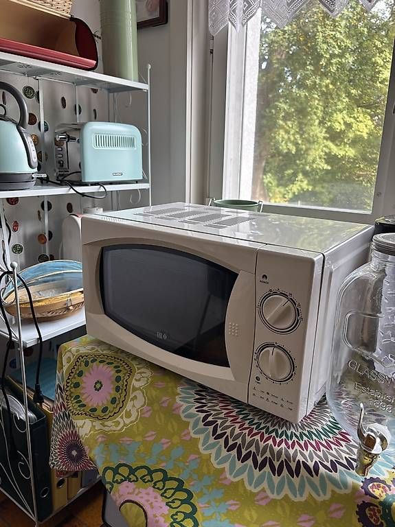 Küchengeräte: Four à micro-ondes – Gebraucht aus Fribourg von Brosciuttofunghi