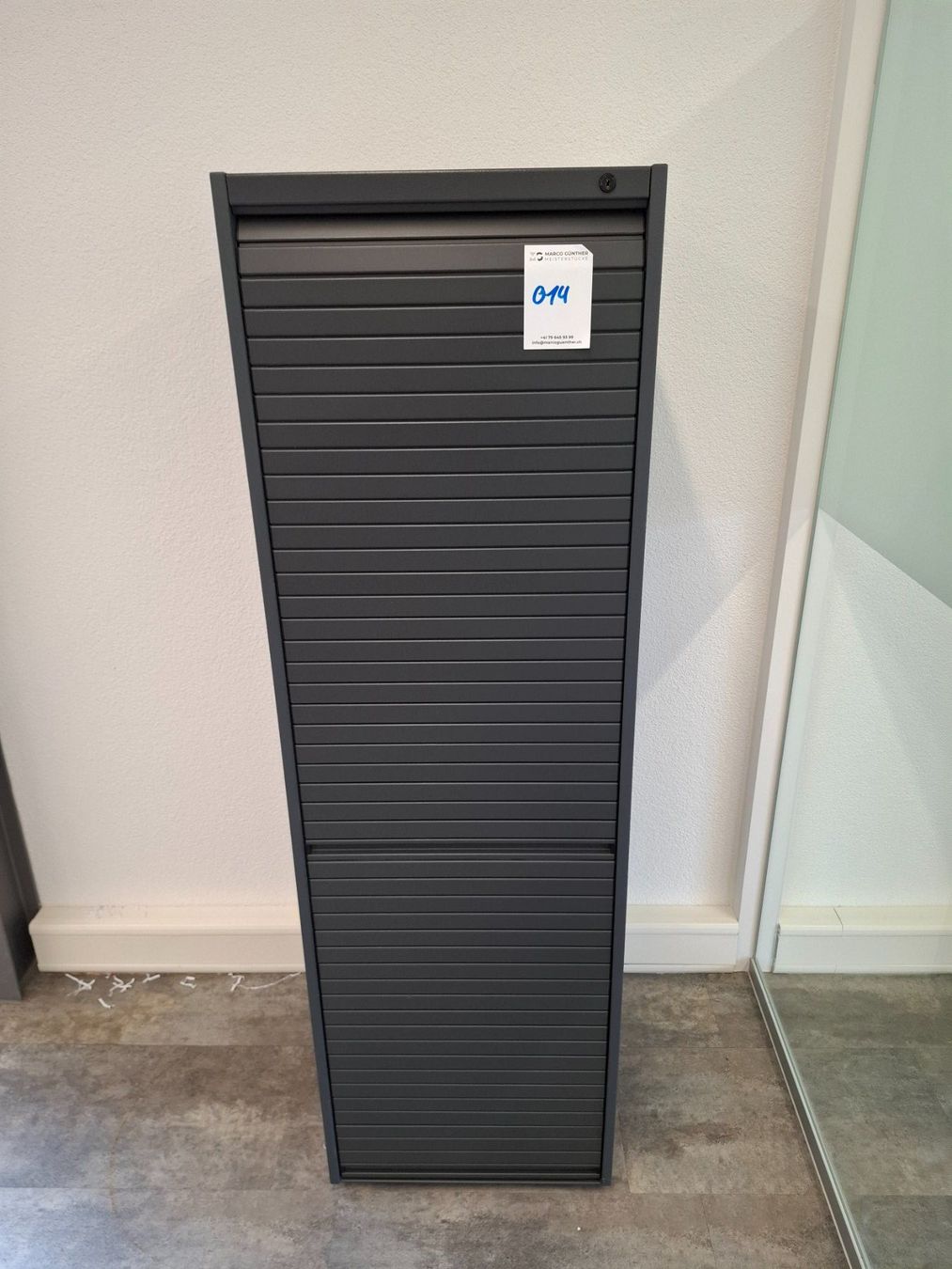 Schränke: 014 Rollschrank mit Tablare – Gebraucht aus Derendingen von Meisterstuecke