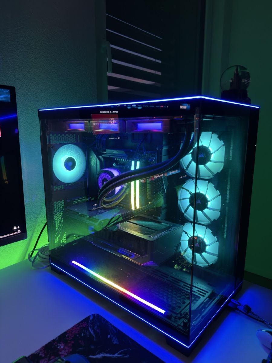 PC: Gaming PC AMD Ryzen 7 9800x3D – Usato da Freidorf TG venduto da eti_brx7