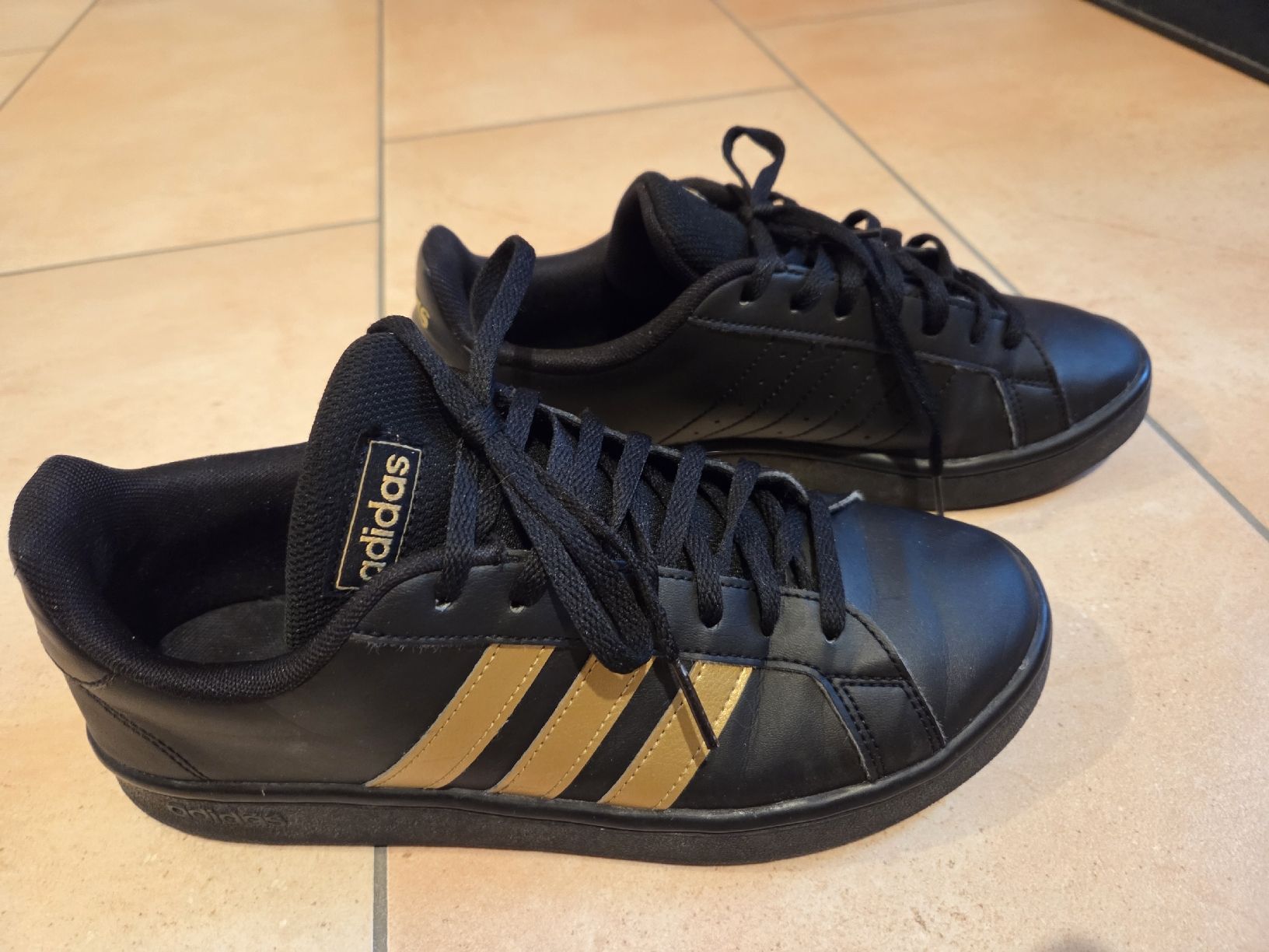 Adidas Scarpe da uomo: Adidas Schuh – Usato da Riggisberg venduto da and_w5yl