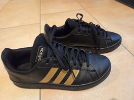 Adidas Schuh