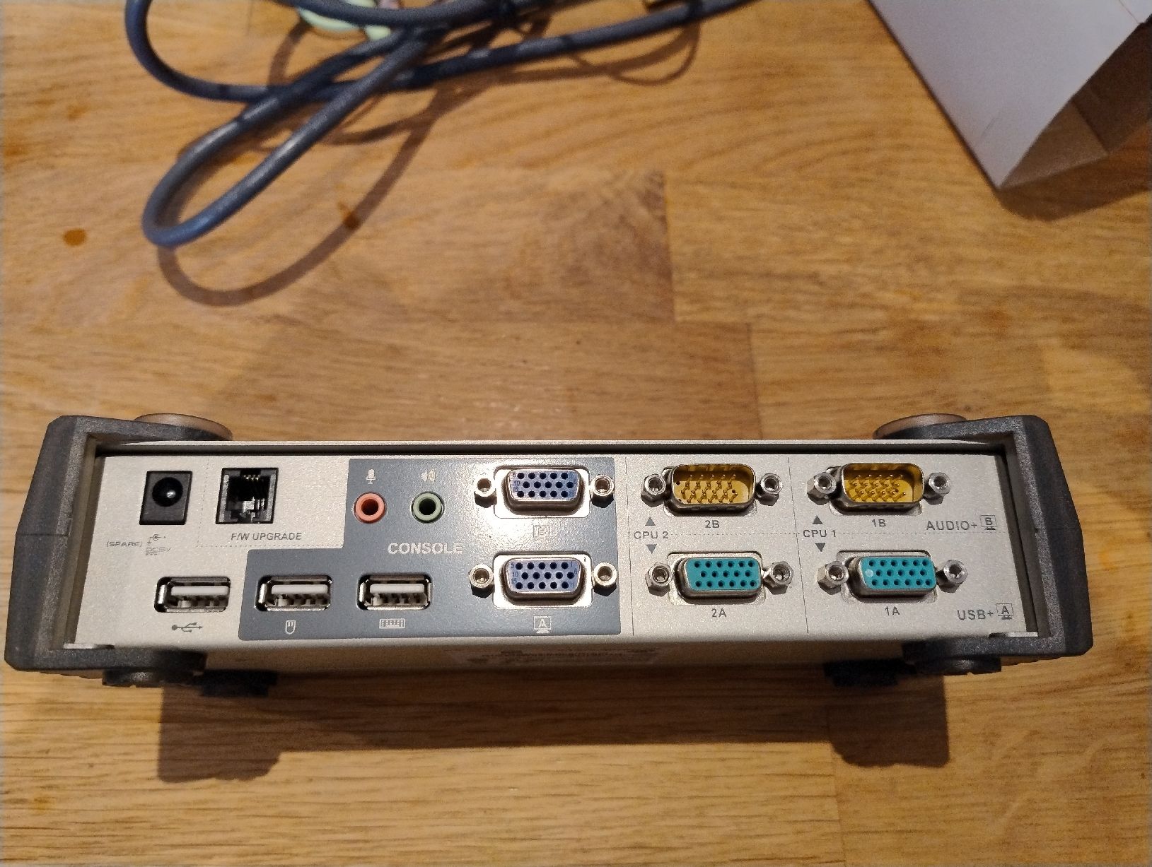 Hub & Switch: KVM Switch für 2 Bildschirme – Usato da Steffisburg venduto da Marky5 1