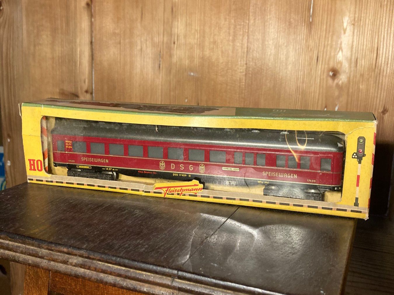 Fleischmann Modellini di ferrovie: FLEISCHMANN HO 1411 DSG Berlin – Usato da St-Cierges venduto da LeRegain