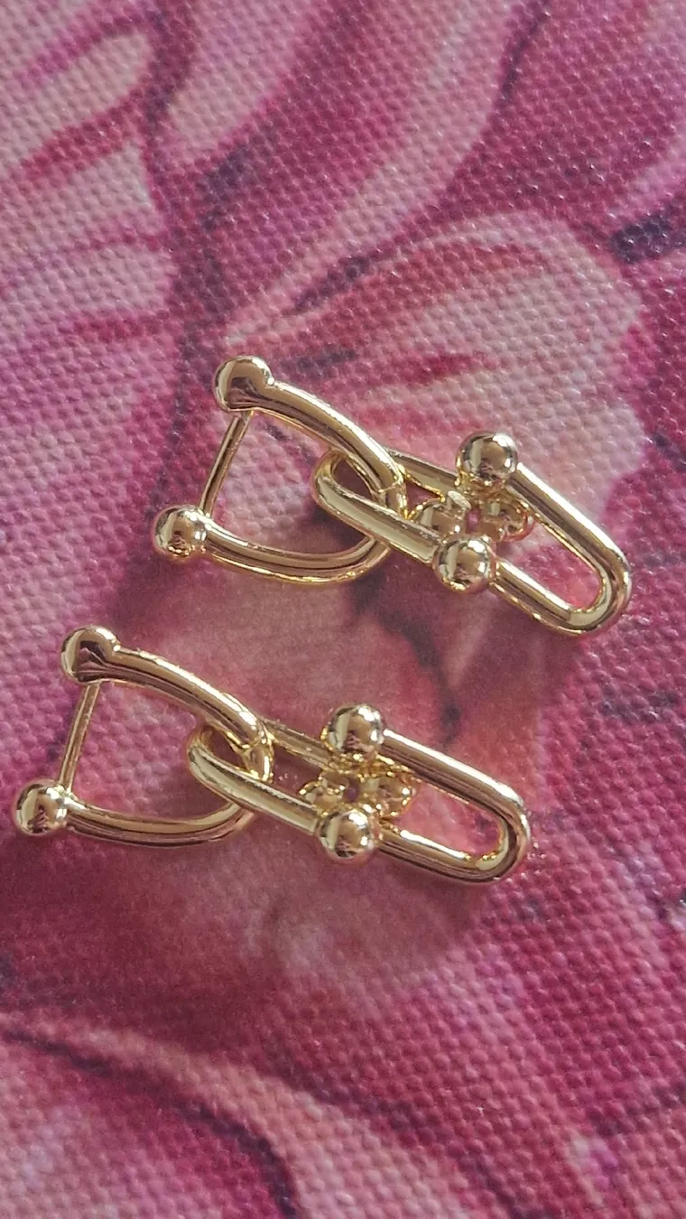 Orecchini pendenti & Orecchini a lobo: Earring – Nuovo (secondo la descrizione) da Château-d'Oex venduto da mgj_9559