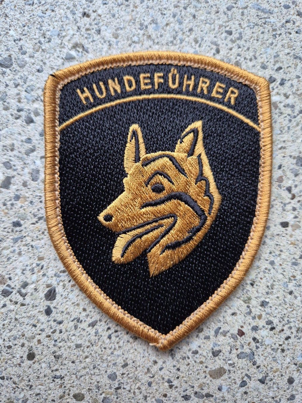 Armée suisse Plaquettes & Badges: *** Badge Hundeführer mit klett *** – Neuf avec emballage d'origine à Riedholz par fr_sIruP