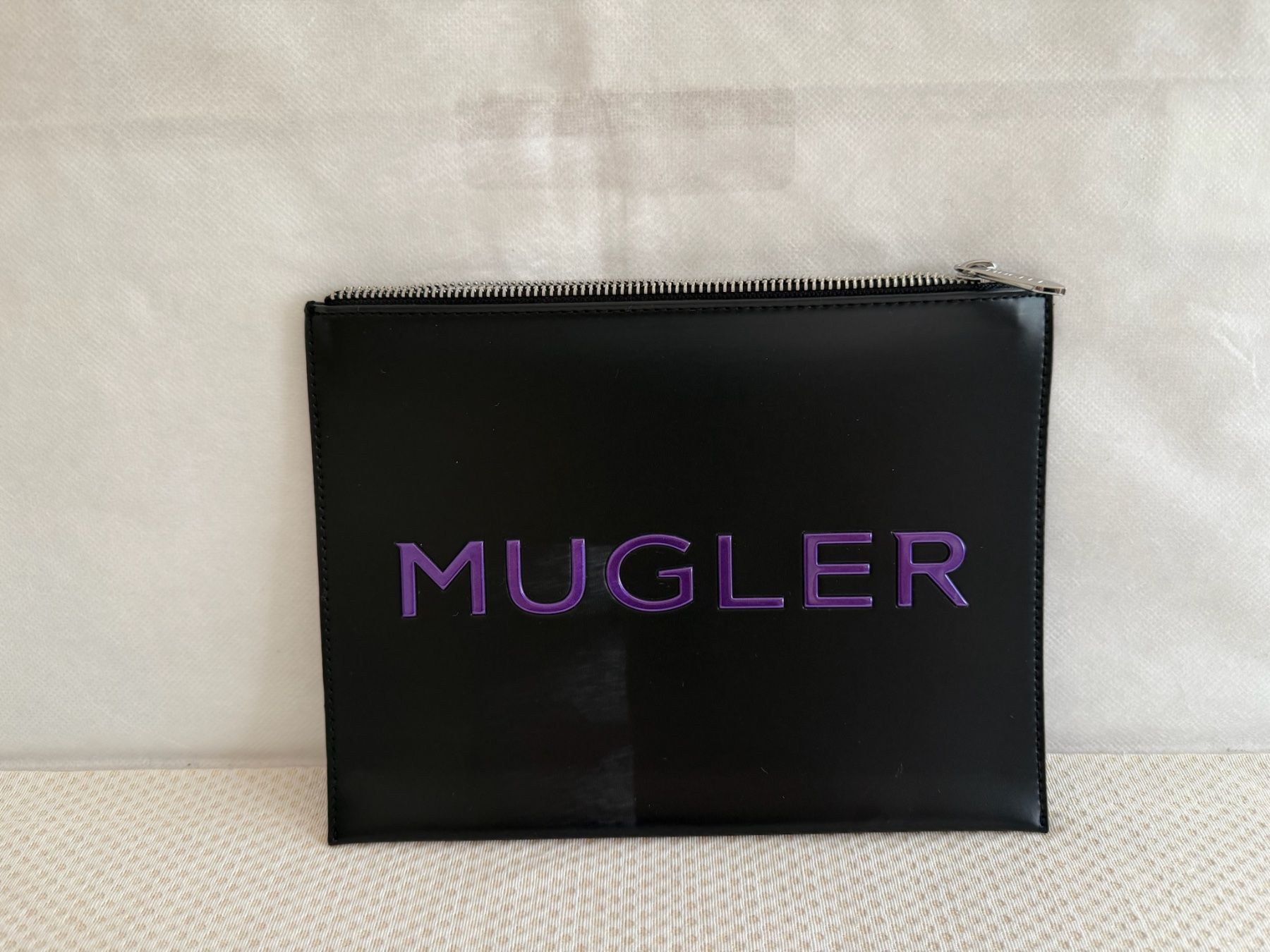 Mugler Custodie per cosmetici: Mugler - Trousse de maquillage – Nuovo (secondo la descrizione) da Sion venduto da accroshoes