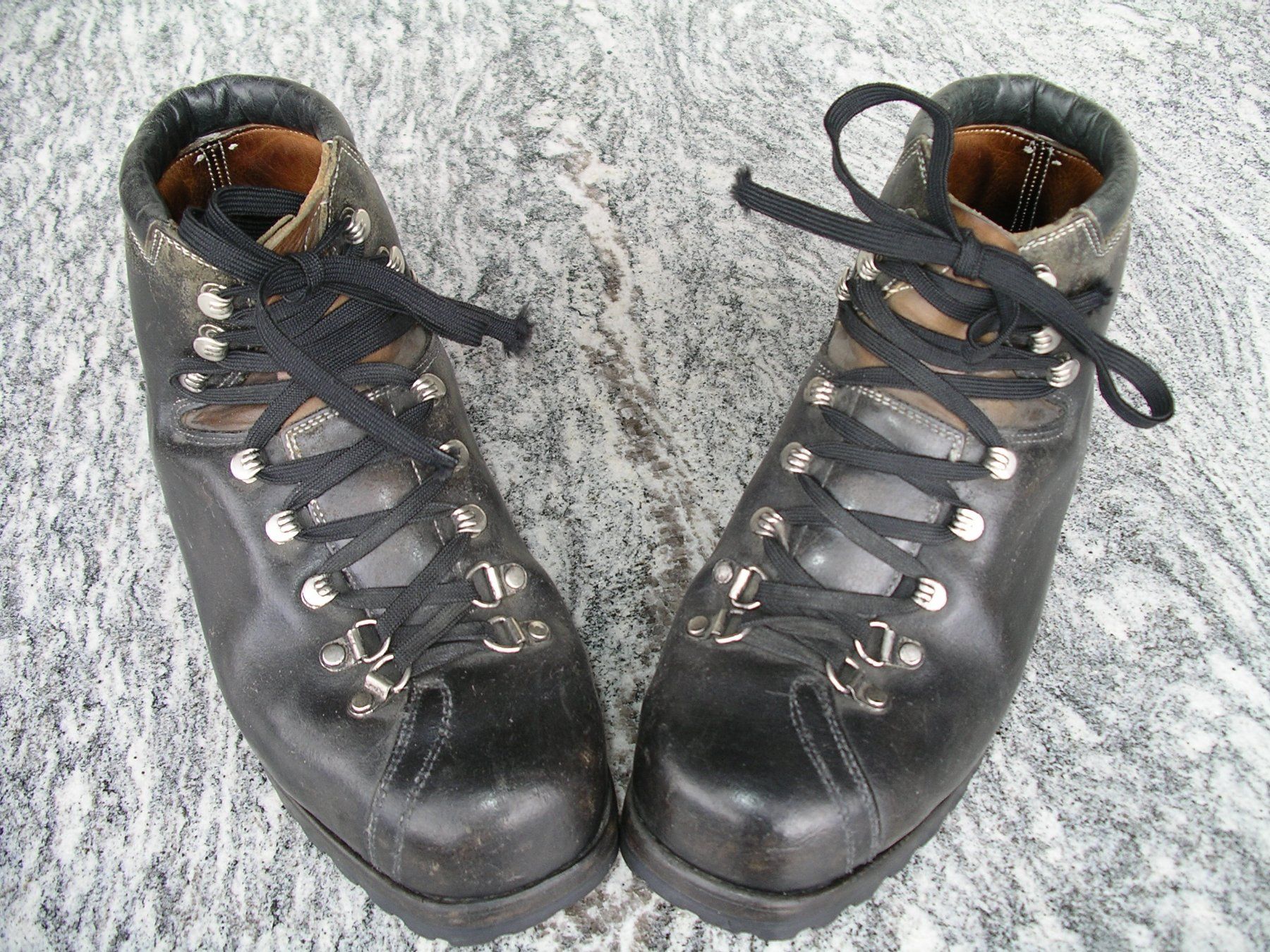 Bally Scarpe da uomo: Militär-Gebirgswanderschuh Bally Leder – Usato da Oberuzwil venduto da annina910 1