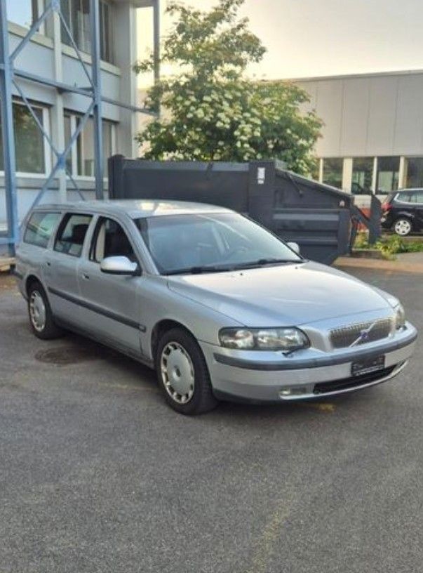 Volvo Automobili: Volvo V70 2.4T Neu MFK & Service – Usato da Uster venduto da Loro_ 3