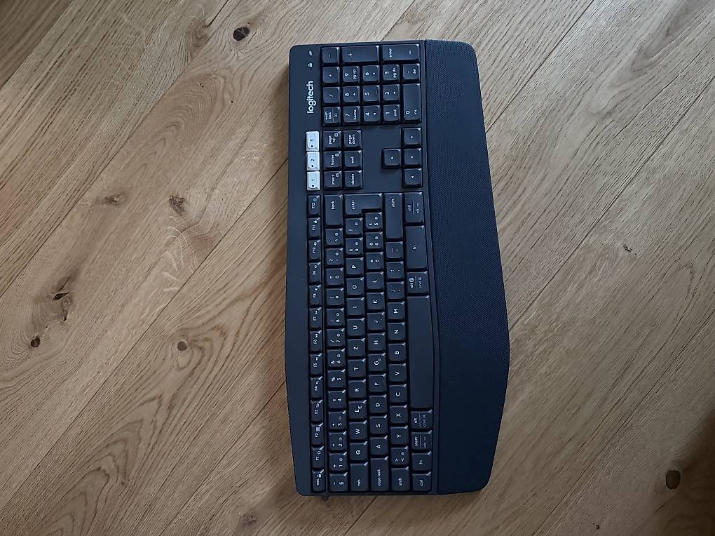 Claviers: Logitech Tastatur  – D'occasion à Buchs SG par chi_jzs6 1