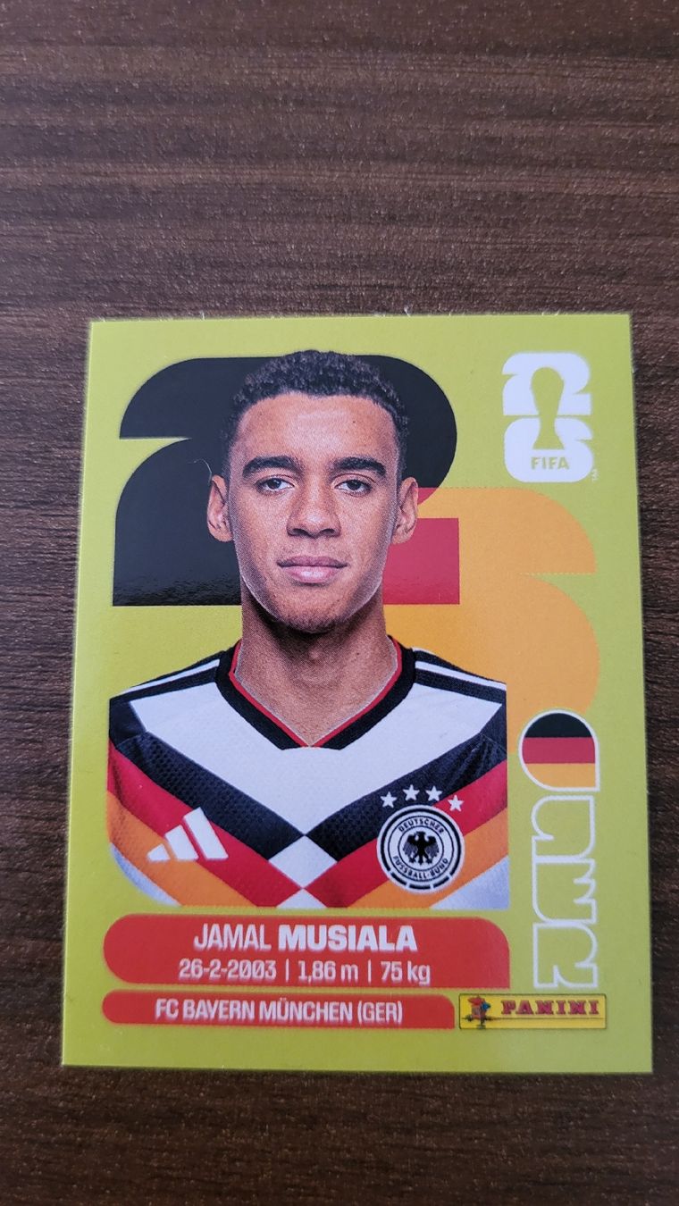 Panini Carte collezionabili: Panini Bild WM 26 von Musiala – Nuovo e nell'imballaggio originale da Dürnten venduto da Mde