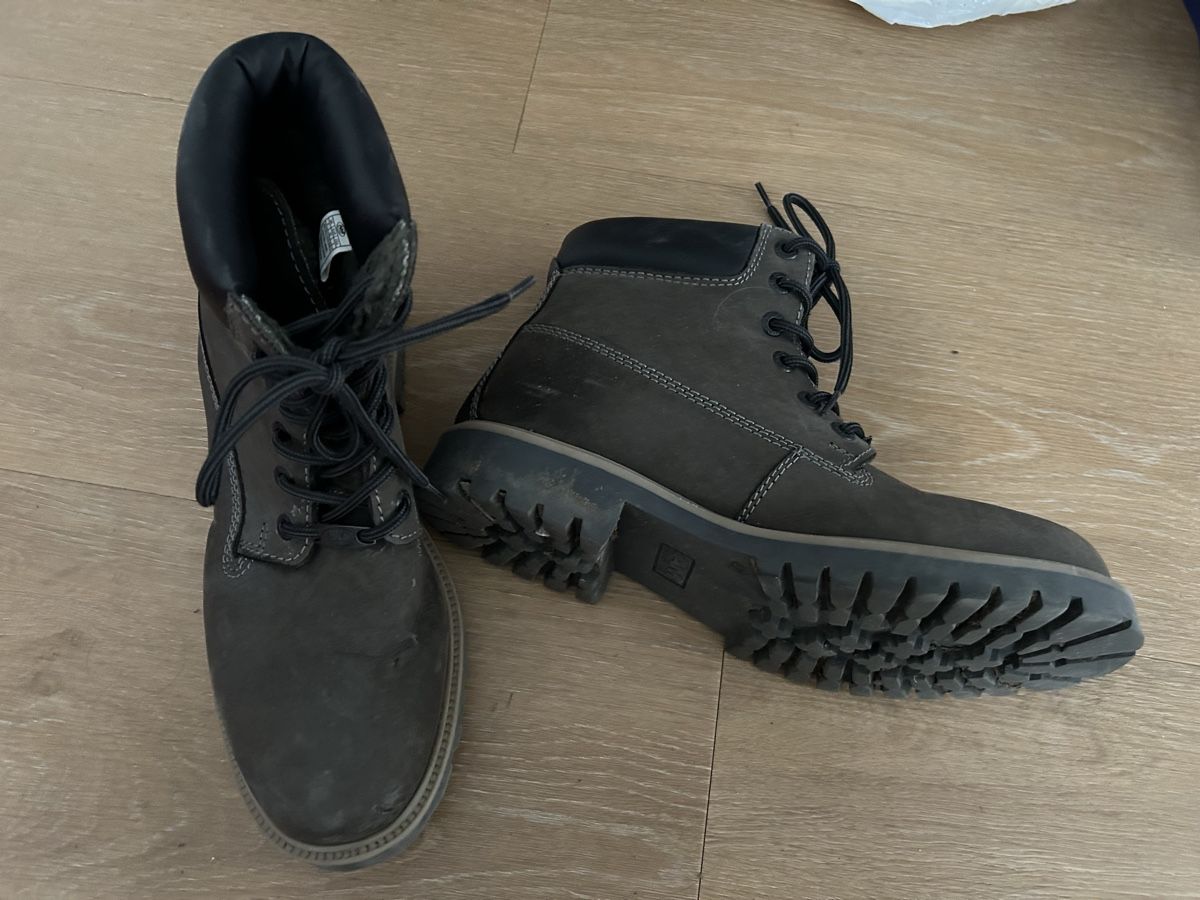 Scarpe da uomo: Herren Winterschuhe Grösse 42 – Usato da Lachen SZ venduto da rah_c6qj