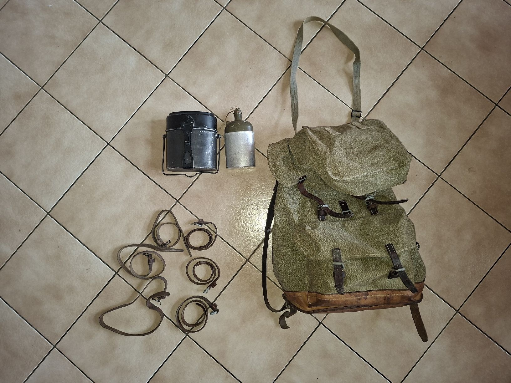 Schweizer Armee Rucksäcke: Schweizer Armee Militär Rucksack mit Brotsack – Gebraucht aus Schwanden Sigrisw von cadieux71