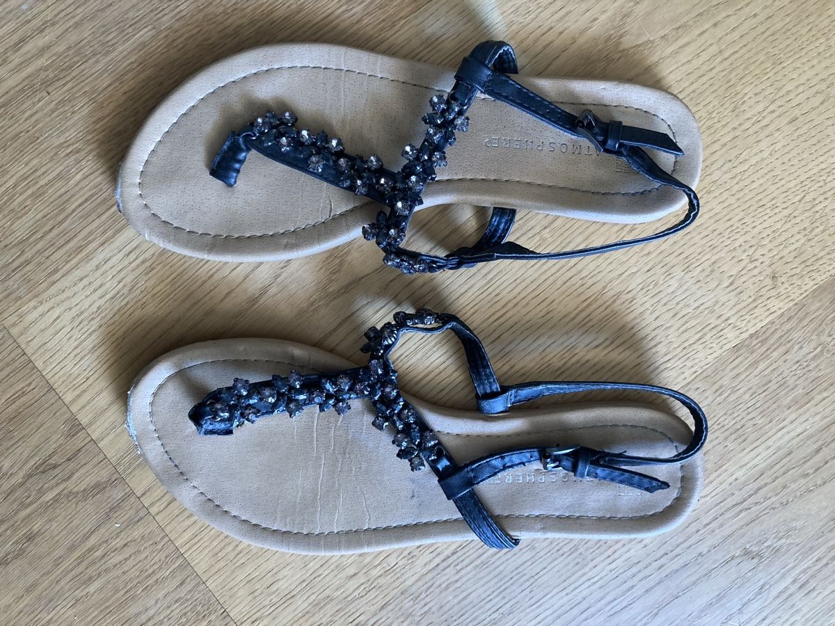 Damenschuhe: flache Sandalen – Gebraucht aus Winterthur von butterfly210