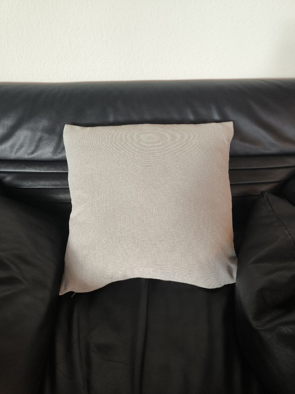 Cuscini: Neutral Cushion Cover – Usato da Zug venduto da LindaManga 1