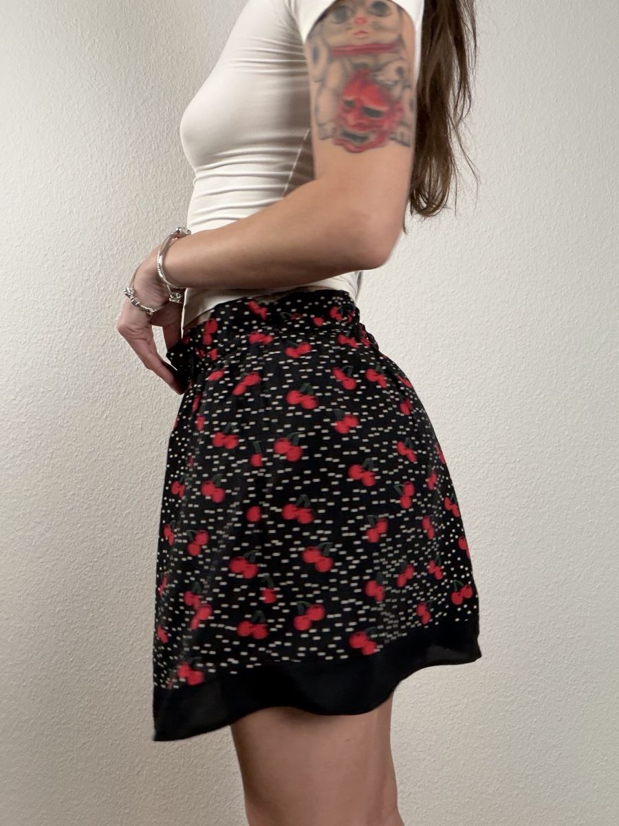 Gonne: Atmosphere Cherry Print Skirt  – Usato da Knonau venduto da Grapesvintage 4