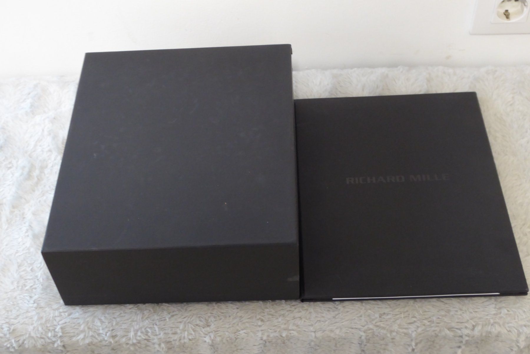 Richard Mille Altro per la casa: Richard Mille box for watch with folder – Nuovo (secondo la descrizione) da Geneve venduto da adr_xk6n