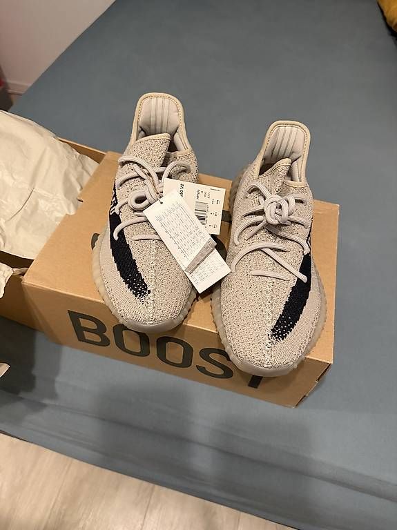 Adidas Herrenschuhe: Yeezy Boost V2 – Neu und originalverpackt aus Gersau von Cimbom95 3