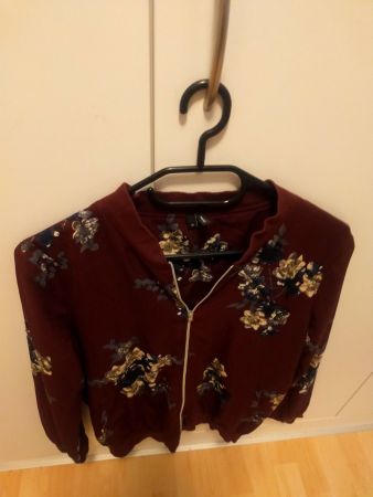 Bordeaux Jacke mit Blumenmuster, Grösse M, Herbst Top!