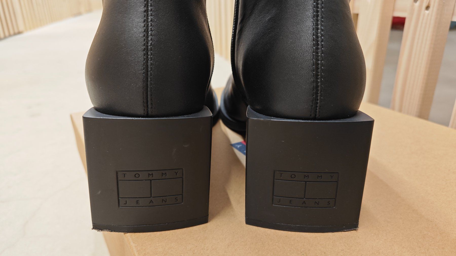 Tommy Hilfiger Damenschuhe: Stiefel Tommy Hilfiger – Neu (gemäss Beschreibung) aus Burgdorf von nas_65x9 5