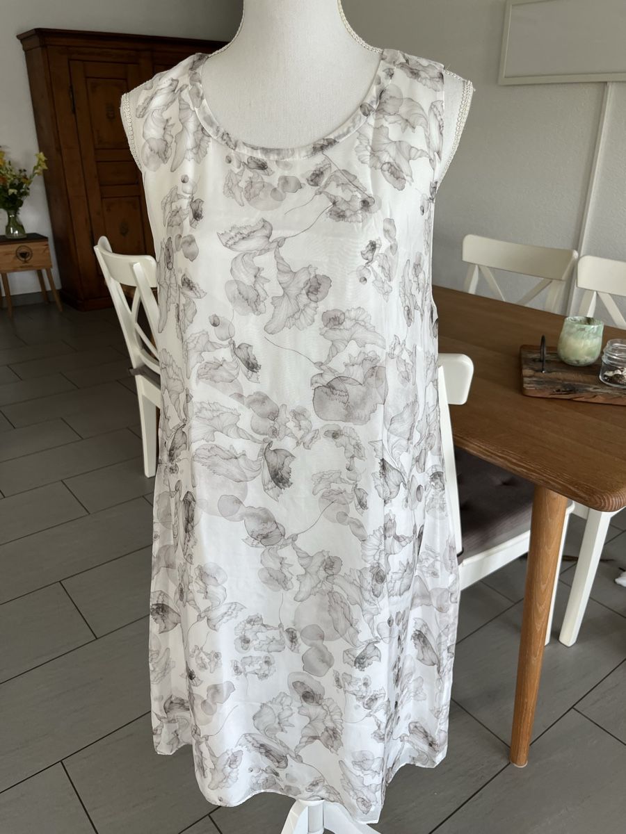 Nile Kleider: Nile Kleid weiss Gr. L – Gebraucht aus Herrenschwanden von Kamel1