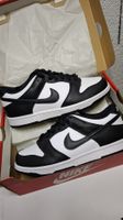 Nike Dunk Low noir et blanc - Taille 40,5 - neuves !