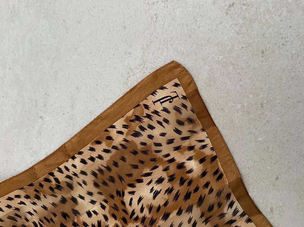 Foulard & Sciarpe: Vintage Seidentuch Animal-Print – Usato da Merlischachen venduto da GlamGarb 4