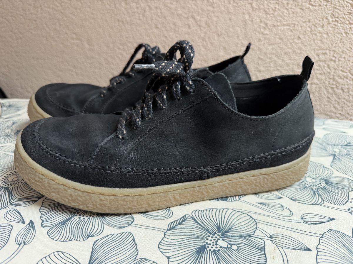 Clarks Scarpe da donna: Chaussures basses Clarks 100% cuir – Usato da Savagnier venduto da Pivovar2