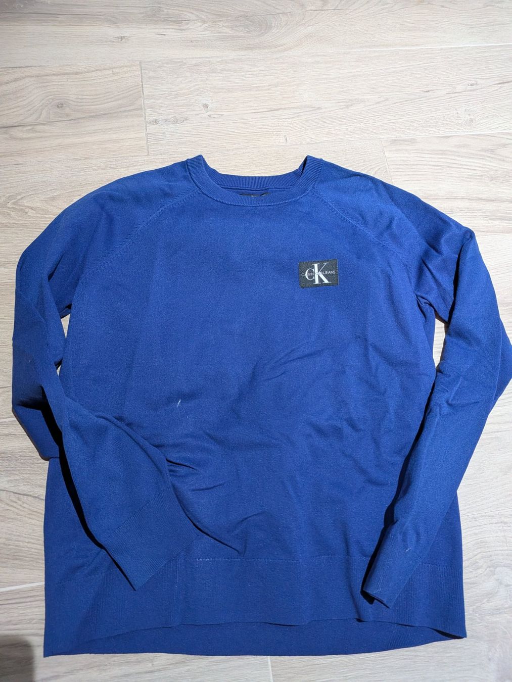 Calvin Klein Pulls & Sweat-shirts: Sweatshirt bleu Calvin Klein L – D'occasion à Epalinges par nsh_t58w