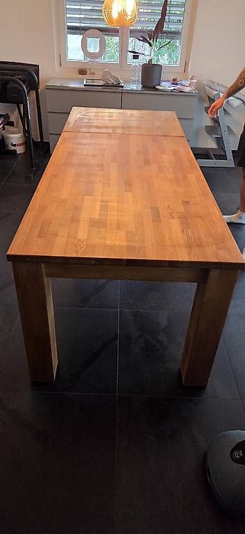 Tables: Massiver Eichenholztisch – D'occasion à Kriegstetten par deb_cbb8 2