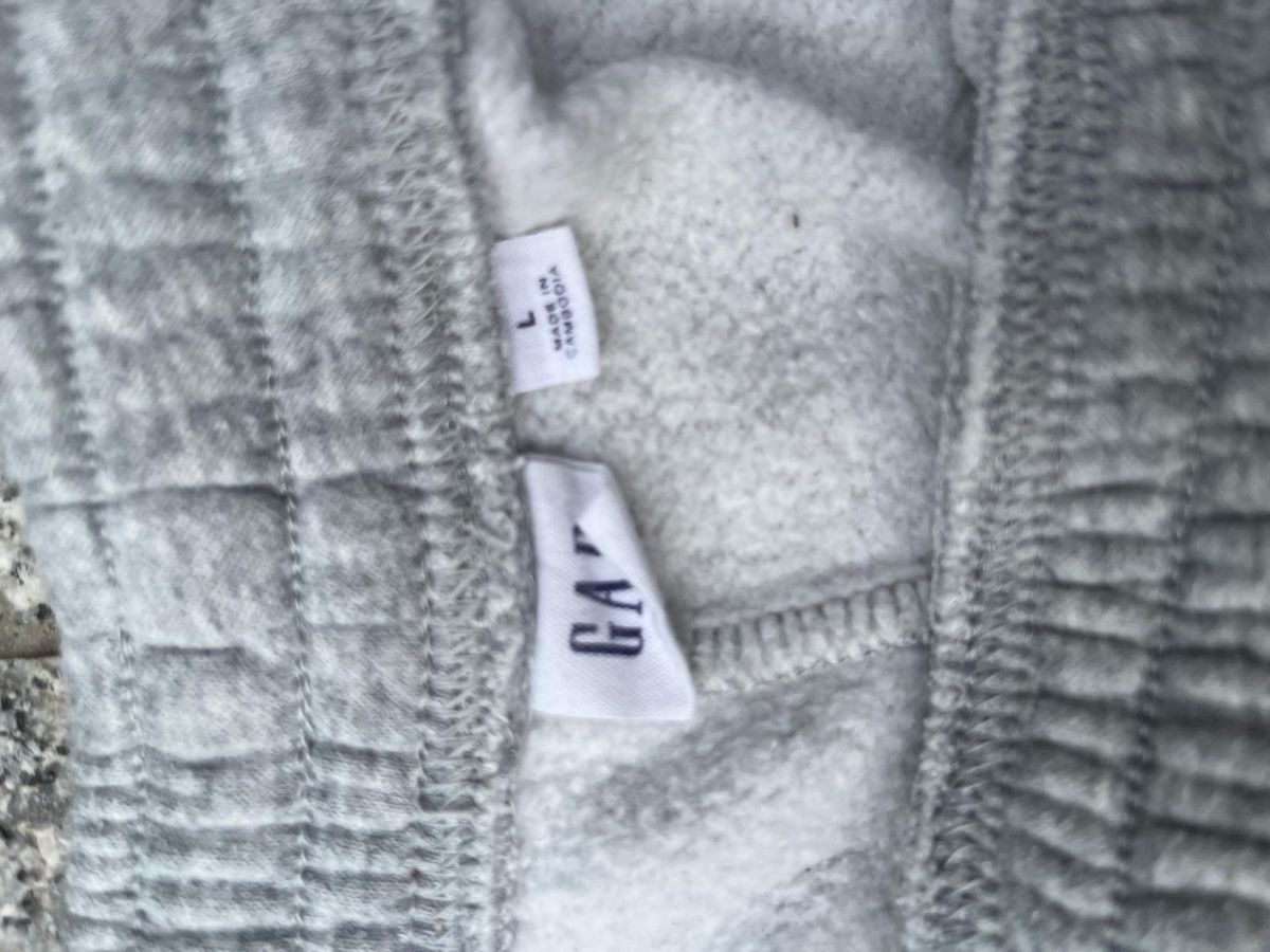 Pantalons: Short gap M gris  – D'occasion à Troinex par ale_95jr 1