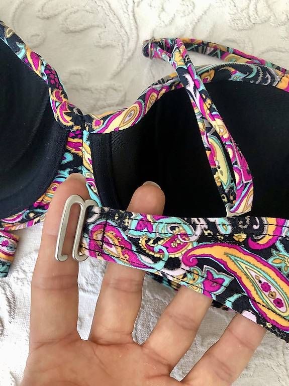 Costumi da bagno & Bikini: Farbenfrohes Bikinioberteil no name – Usato da Zürich venduto da lino07 2