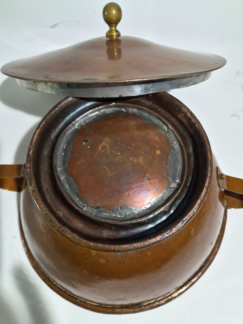 Casseroles: Antiker Kupferkessel mit Deckel – D'occasion à Davos Platz par Canada1995 1