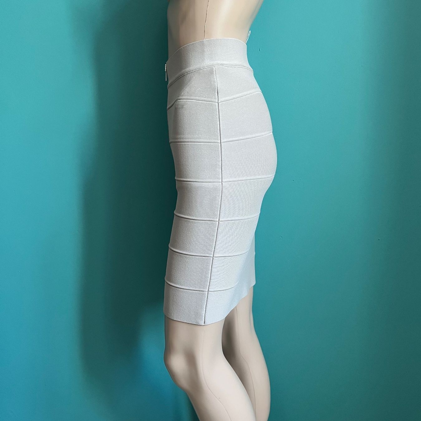Jupes: BCBG MAX AZRIA Rock – D'occasion à Zürich par ClosetQueen 2