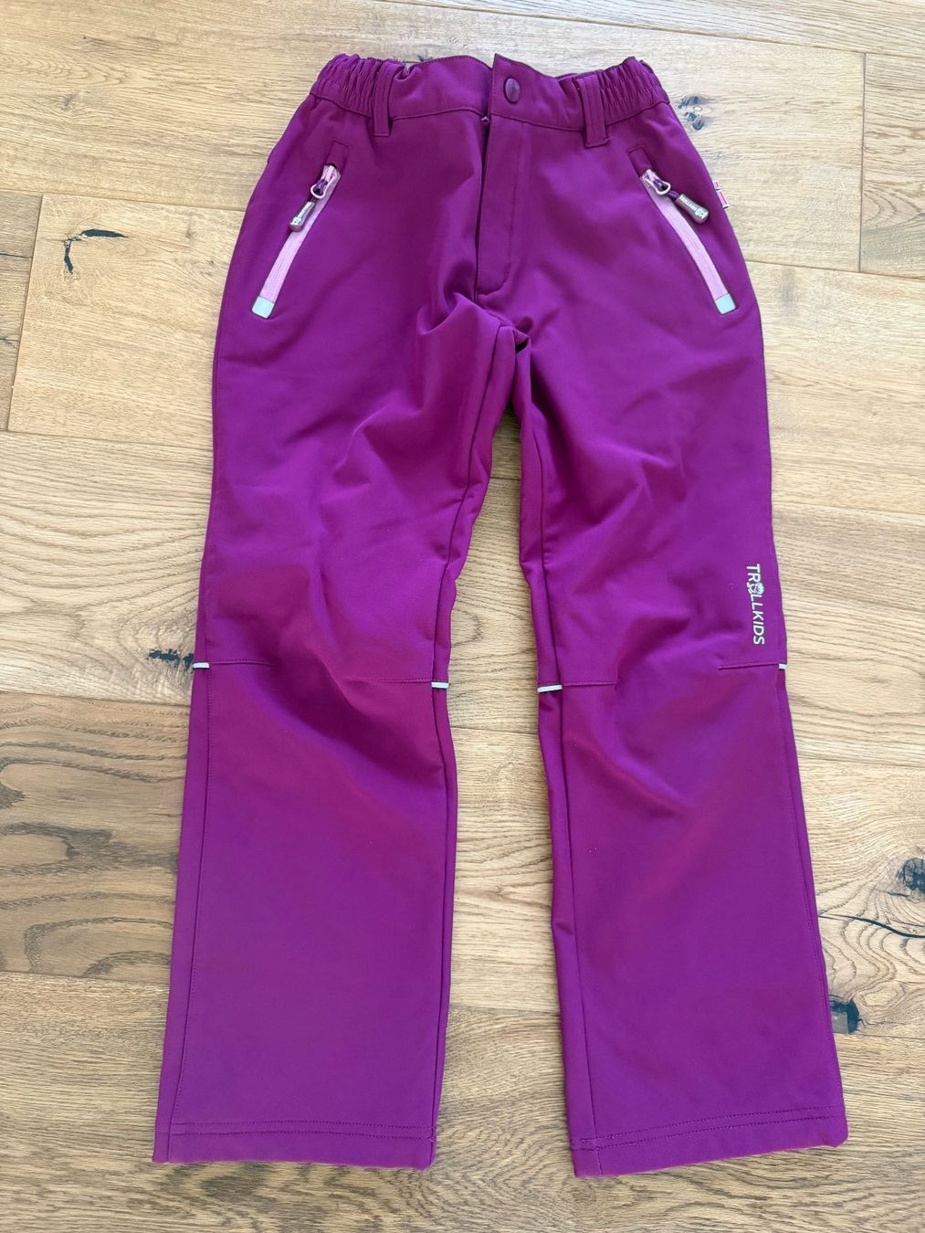 Trollkids Hosen: Trollkids Softshellhose Gr. 140 beere – Gebraucht aus Steinerberg von luckyfin