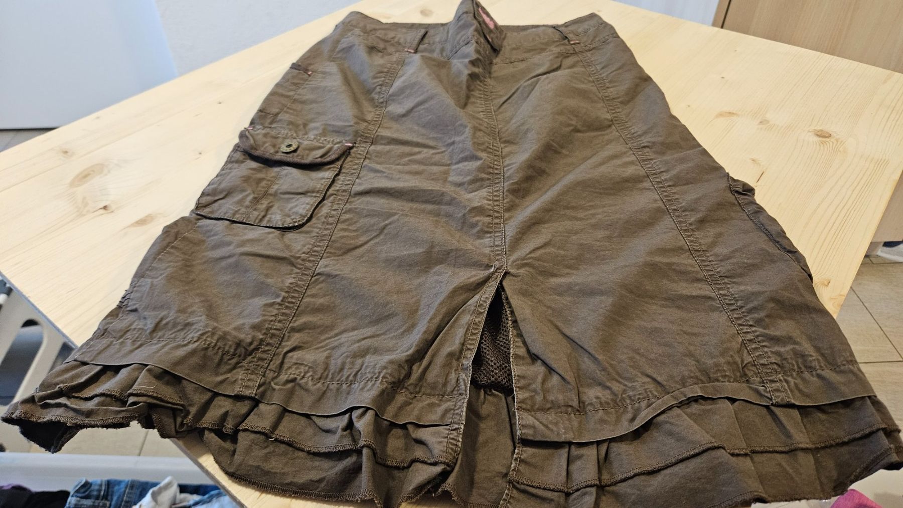 C&A Vestiti & Gonne: Here+There Mädchen Rock Gr. 146 mit Rüschen Sommer – Usato da Escholzmatt venduto da _die_Kaempferin 1