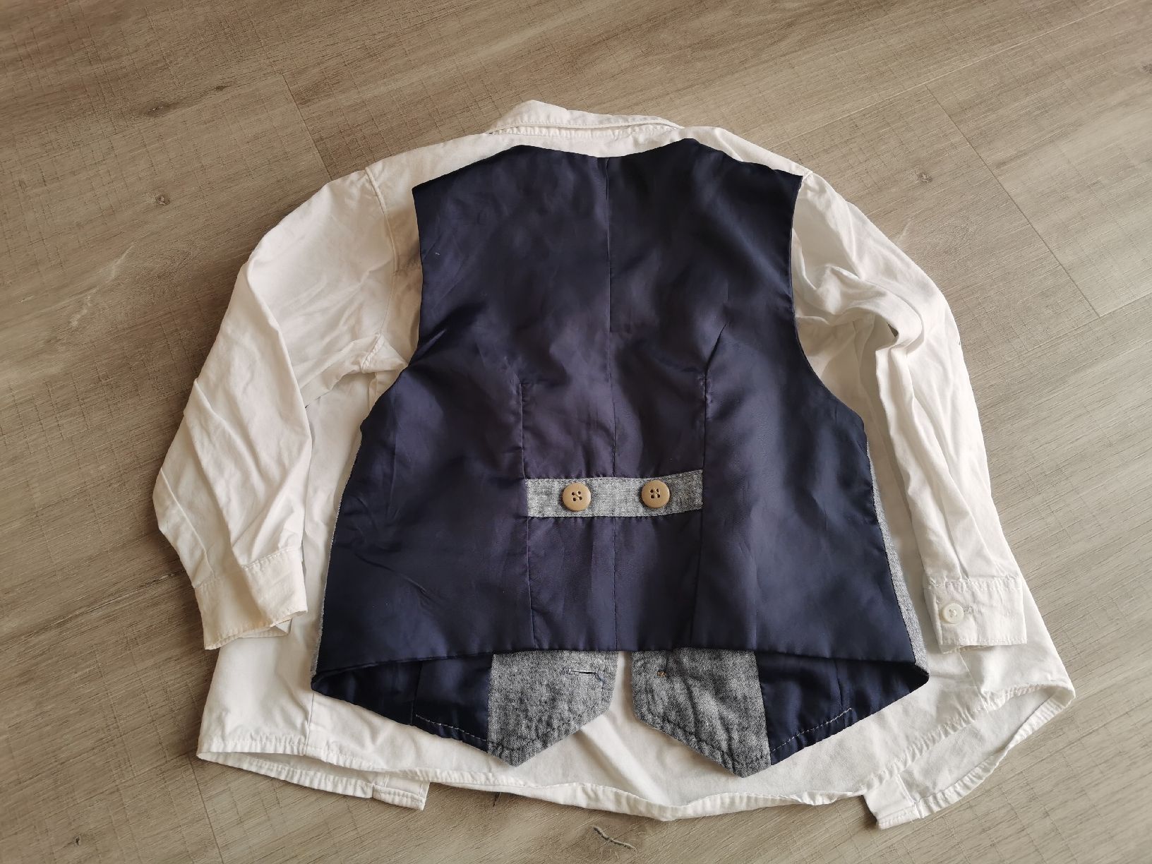 H&M Camicie, T-shirt & Polo: Gilet / Hemd mit Weste / Taufhemd Gr. 92 – Usato da Fahrwangen venduto da honi210 1