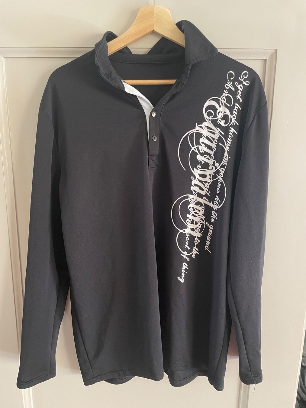 T-Shirts: Y2K Calligraphy Longsleeve Gr. L – Gebraucht aus Baden von deyaene
