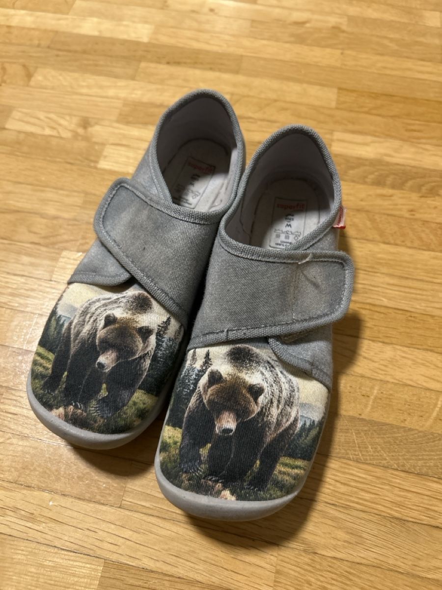Superfit Schuhe für Jungen: Hausschuhe grösse 32 – Gebraucht aus Bettingen von Manu.BS