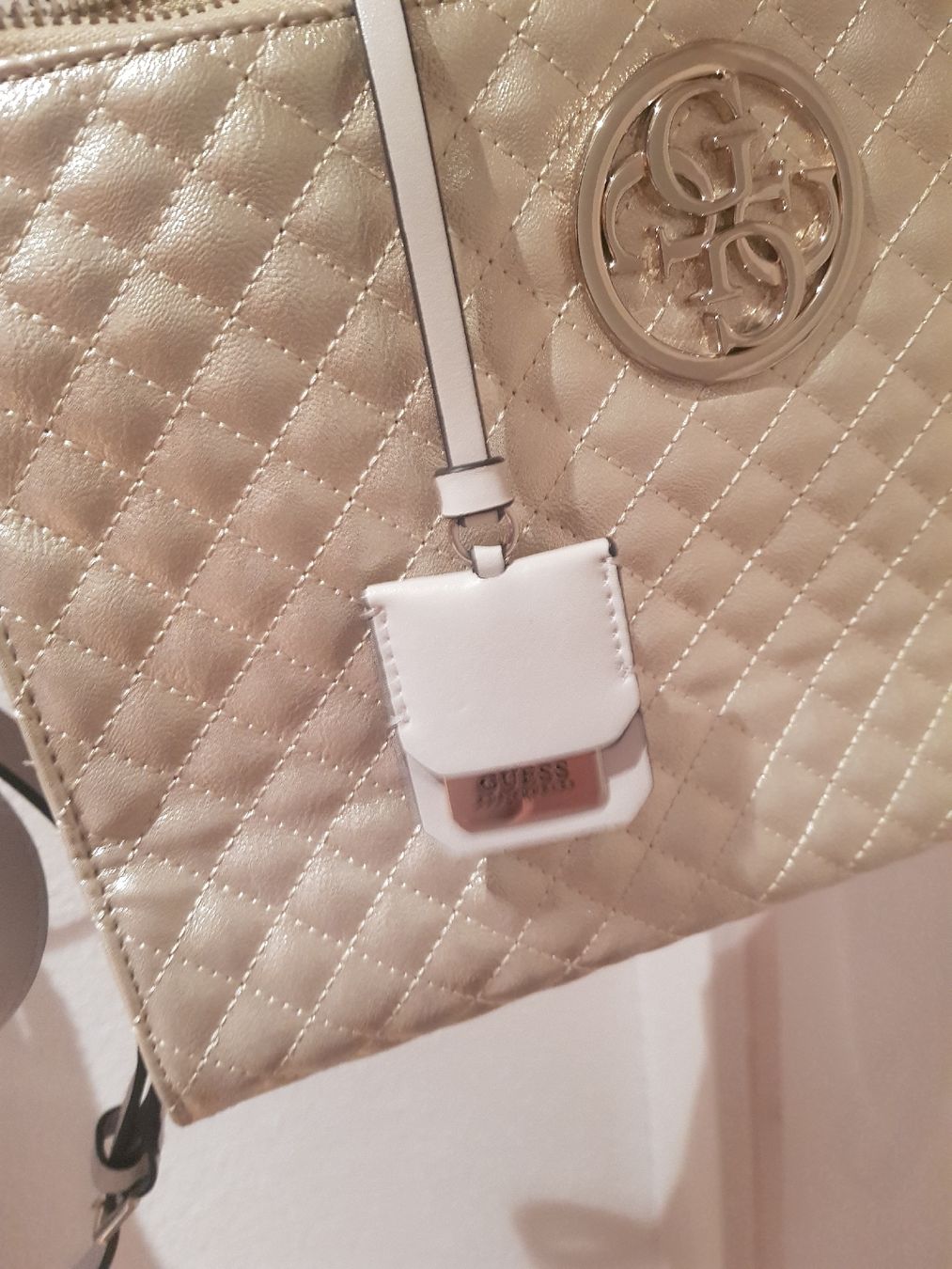 Guess Taschen für Damen: Damen Guess Tasche – Gebraucht aus Zihlschlacht von Sun25 2