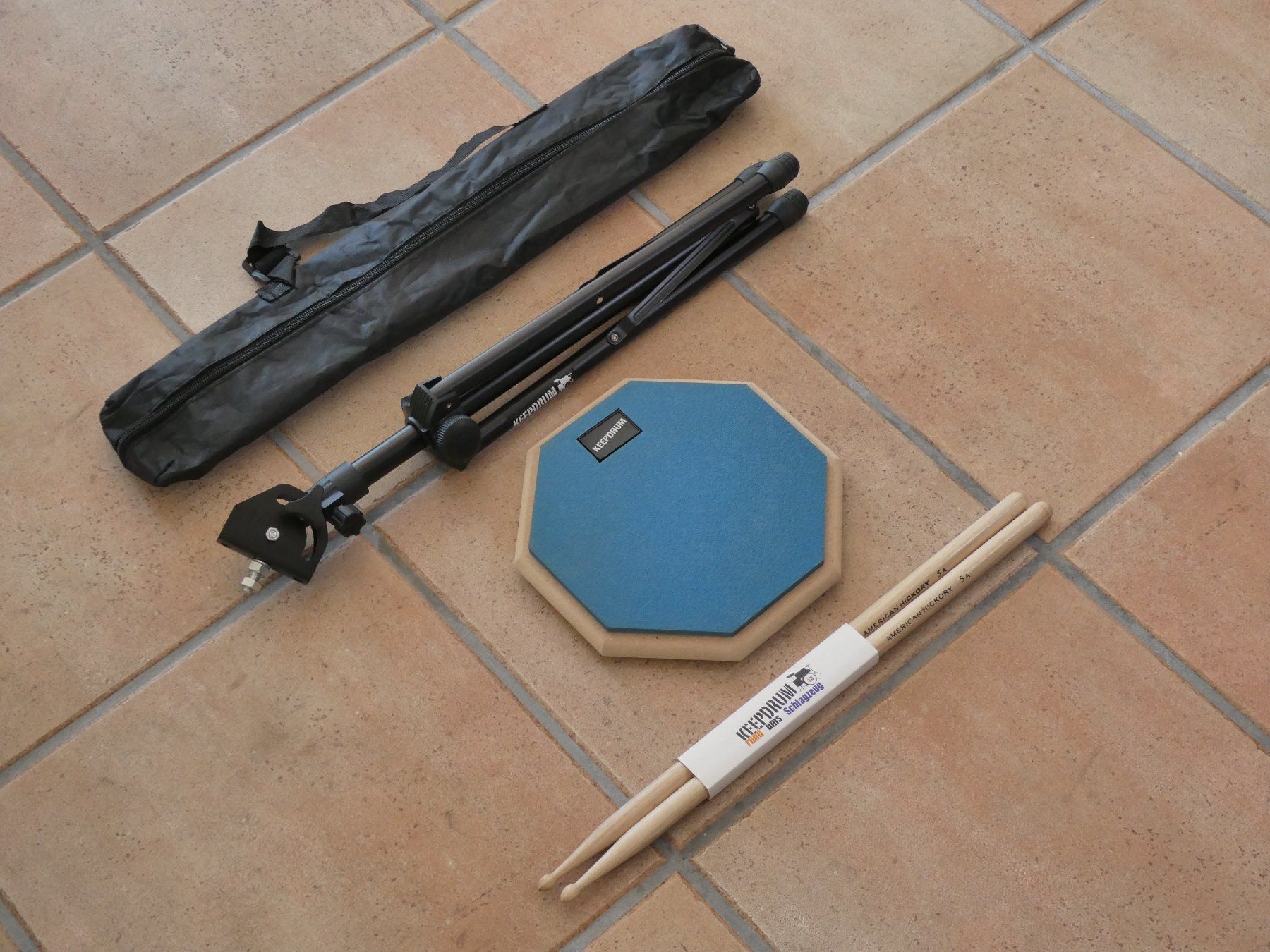 Musikinstrumente: Keepdrum Practice Pad 8" Blau + Stativ + Drumsticks + Tasche – Gebraucht aus Uetliburg SG von Viewsonicstar 4