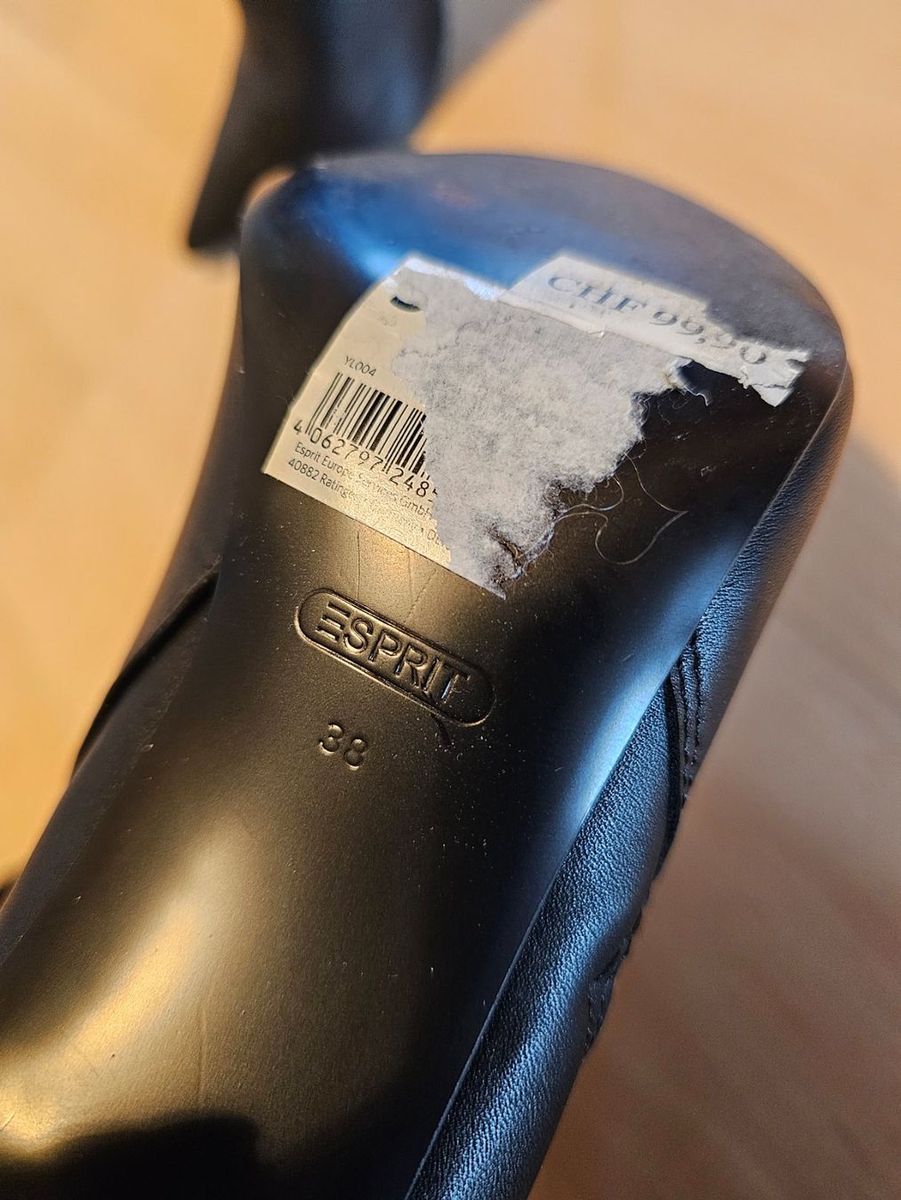Esprit Damenschuhe: Bottines Esprit élégantes, pointues, noires, 38 – Gebraucht aus Vallamand von rom_z7q6 1