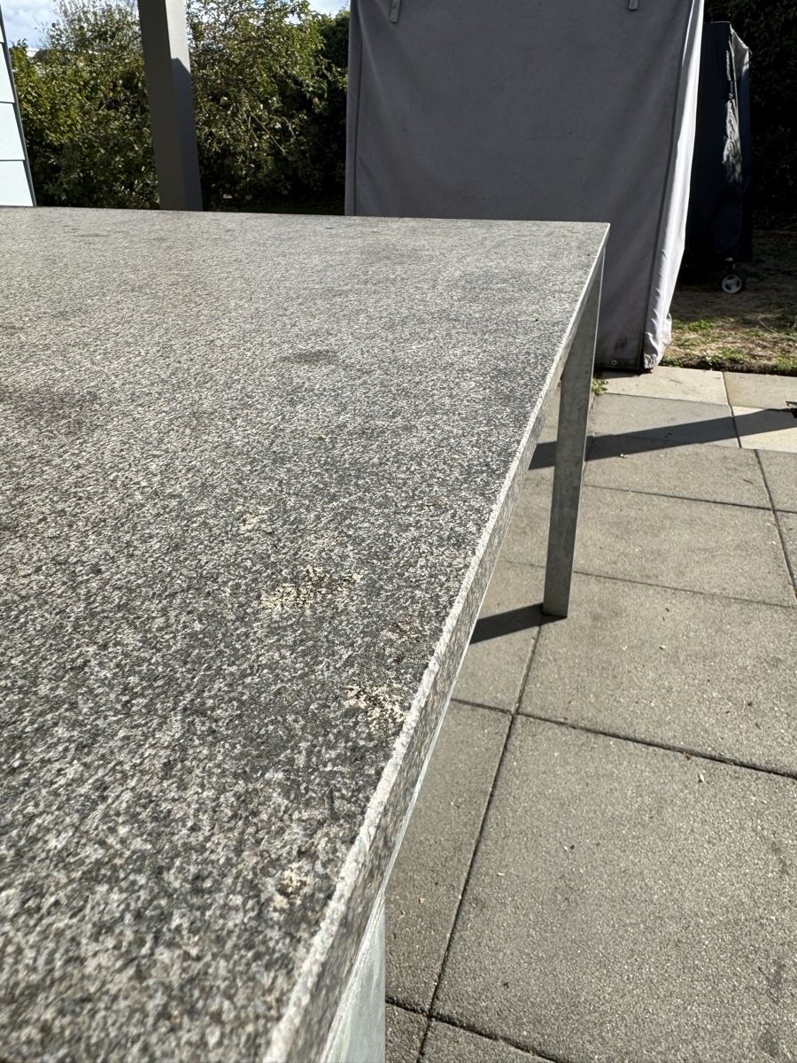 Tische: Gartentisch Granit mit verzinktem Gestell – Gebraucht aus Aarau Rohr von Kcookie 5