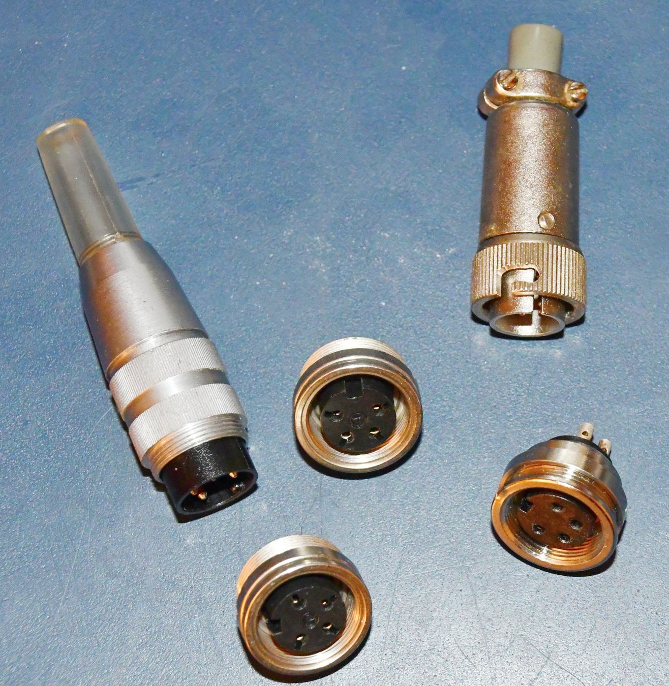 Microfoni: Technique de radiocom - Prises micro – Usato da Montezillon venduto da Fgbo