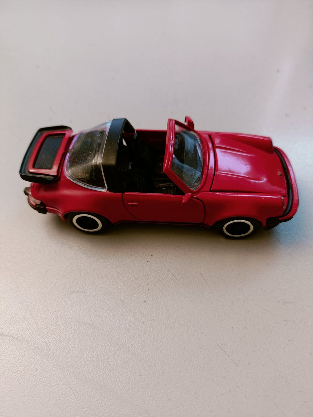 Porsche Modellautos: Porsche 911 Targa rot 1983 – Gebraucht aus Niederrohrdorf von privat23